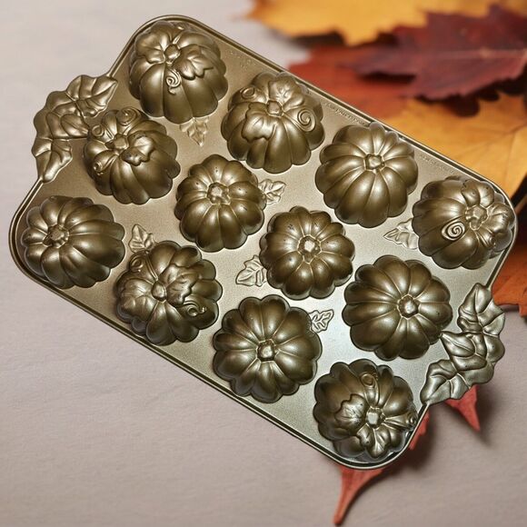 Williams Sonoma Pumpkin Patch Pan Nordic Ware Cake Molds Thanksgiving Non-Stick - Picture 12 of 13